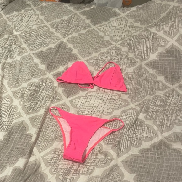 Pink bikini - Picture 1 of 2